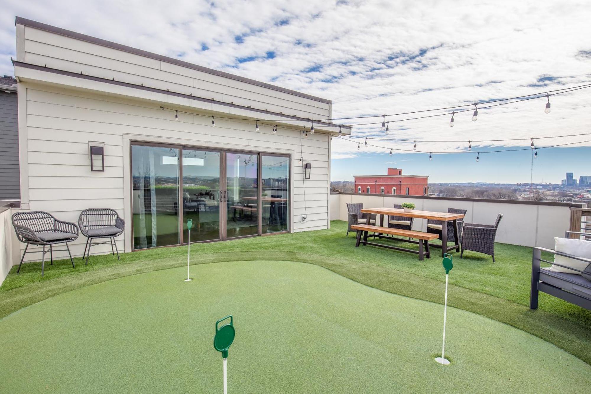 Whiskey House With Rooftop Golf, City Views! 8Min To Downtown! Sleeps 9! Nashville Eksteriør bilde