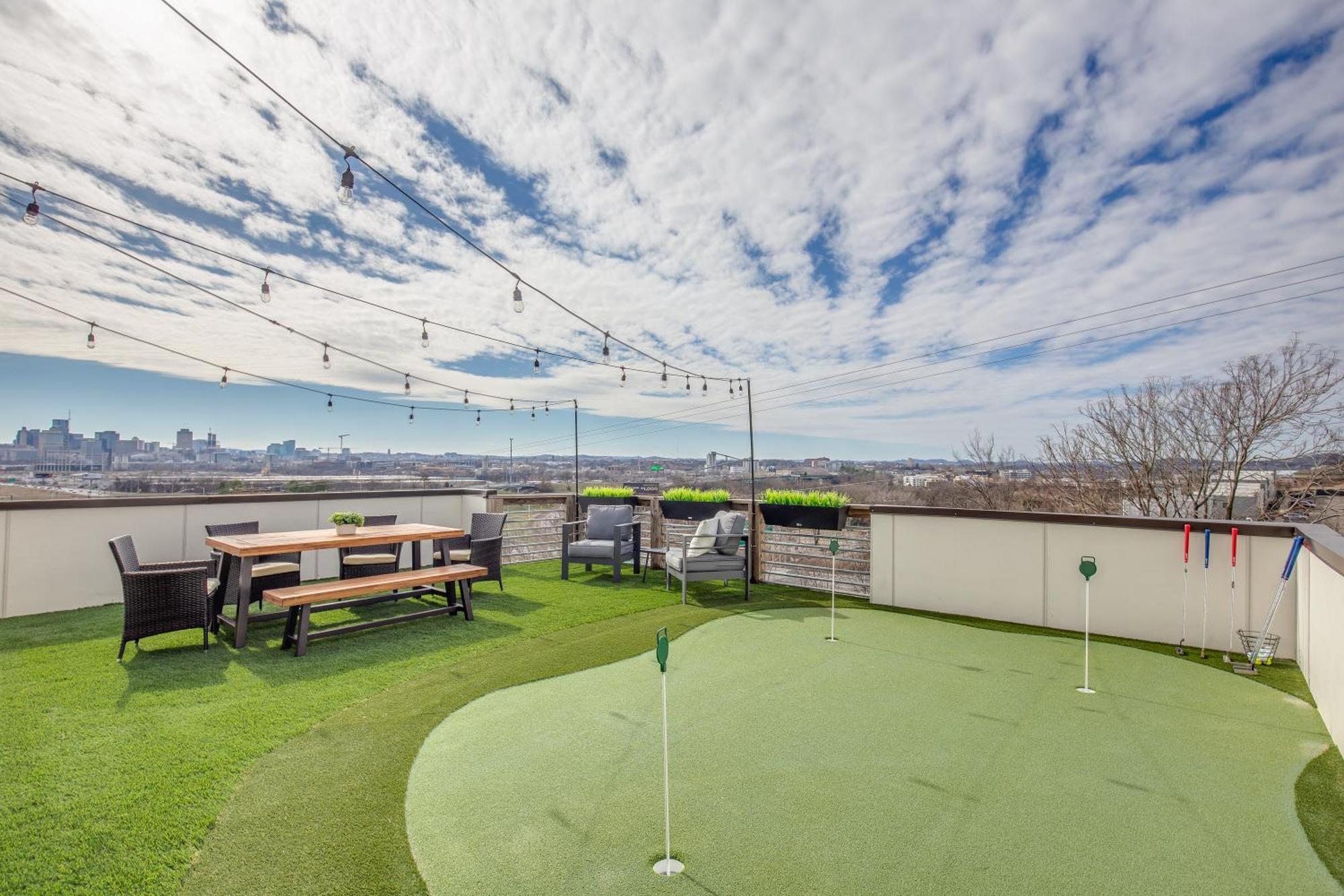 Whiskey House With Rooftop Golf, City Views! 8Min To Downtown! Sleeps 9! Nashville Eksteriør bilde