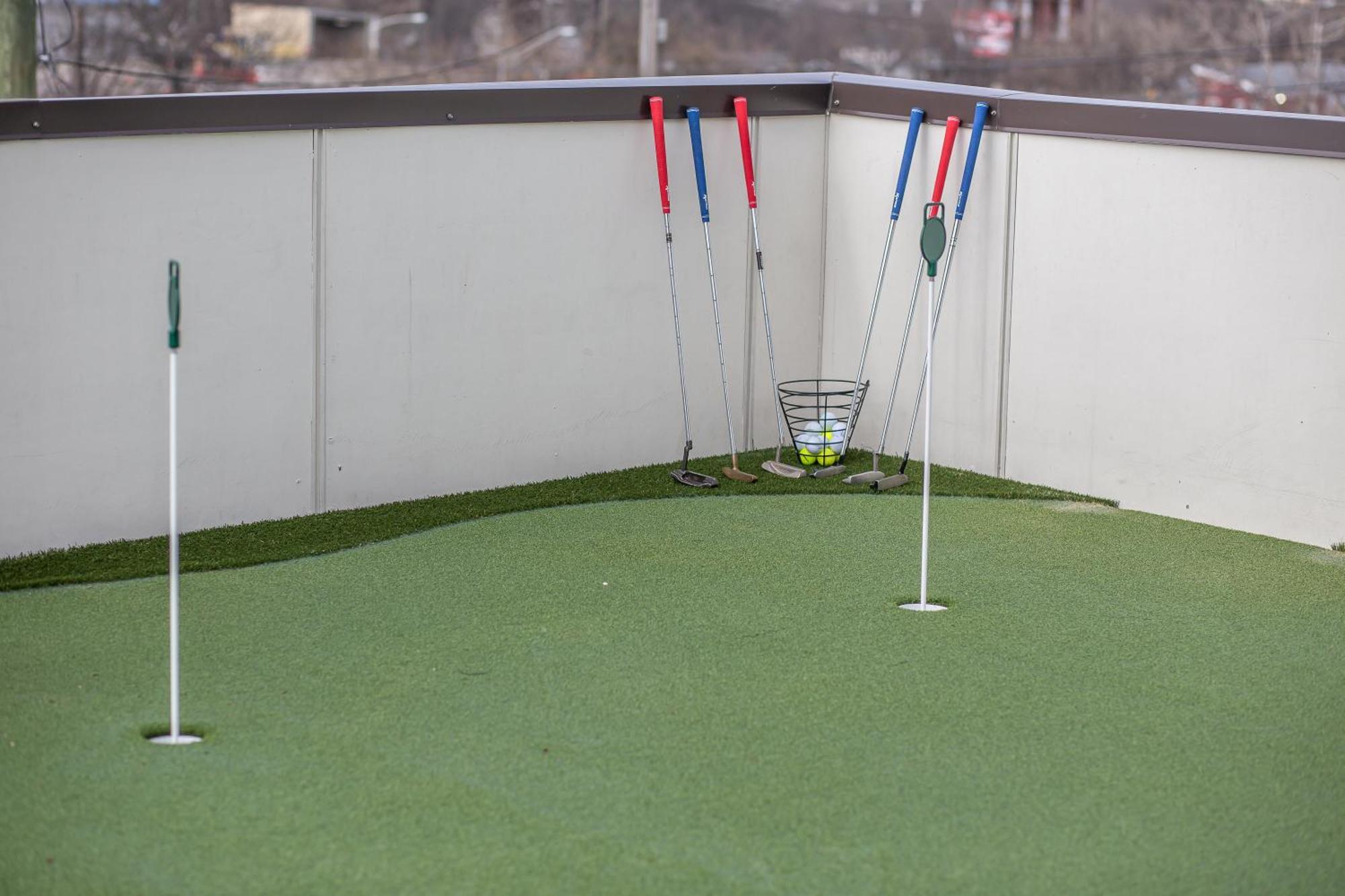 Whiskey House With Rooftop Golf, City Views! 8Min To Downtown! Sleeps 9! Nashville Eksteriør bilde