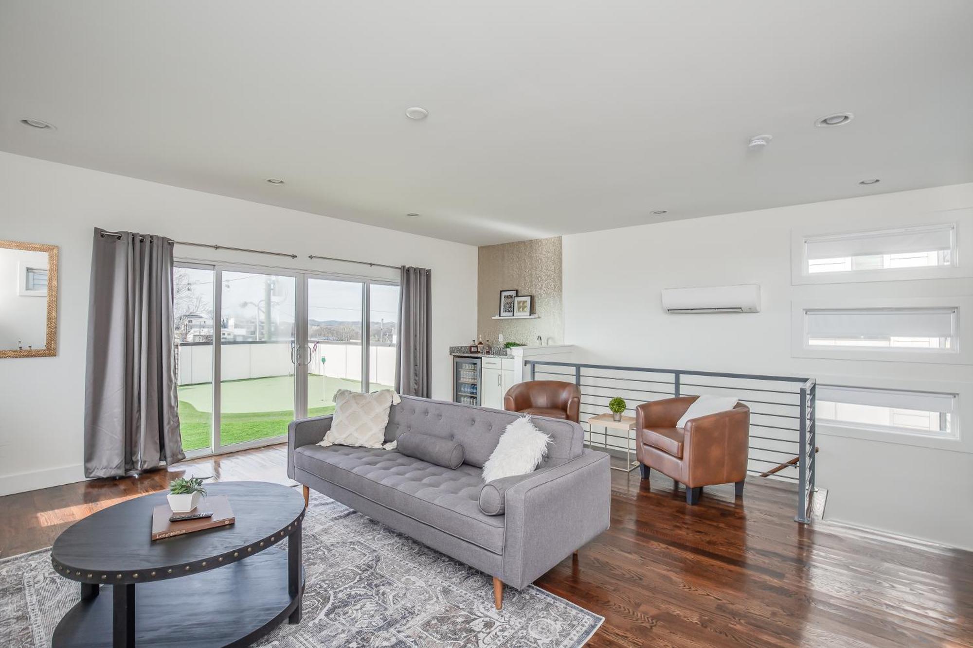 Whiskey House With Rooftop Golf, City Views! 8Min To Downtown! Sleeps 9! Nashville Eksteriør bilde
