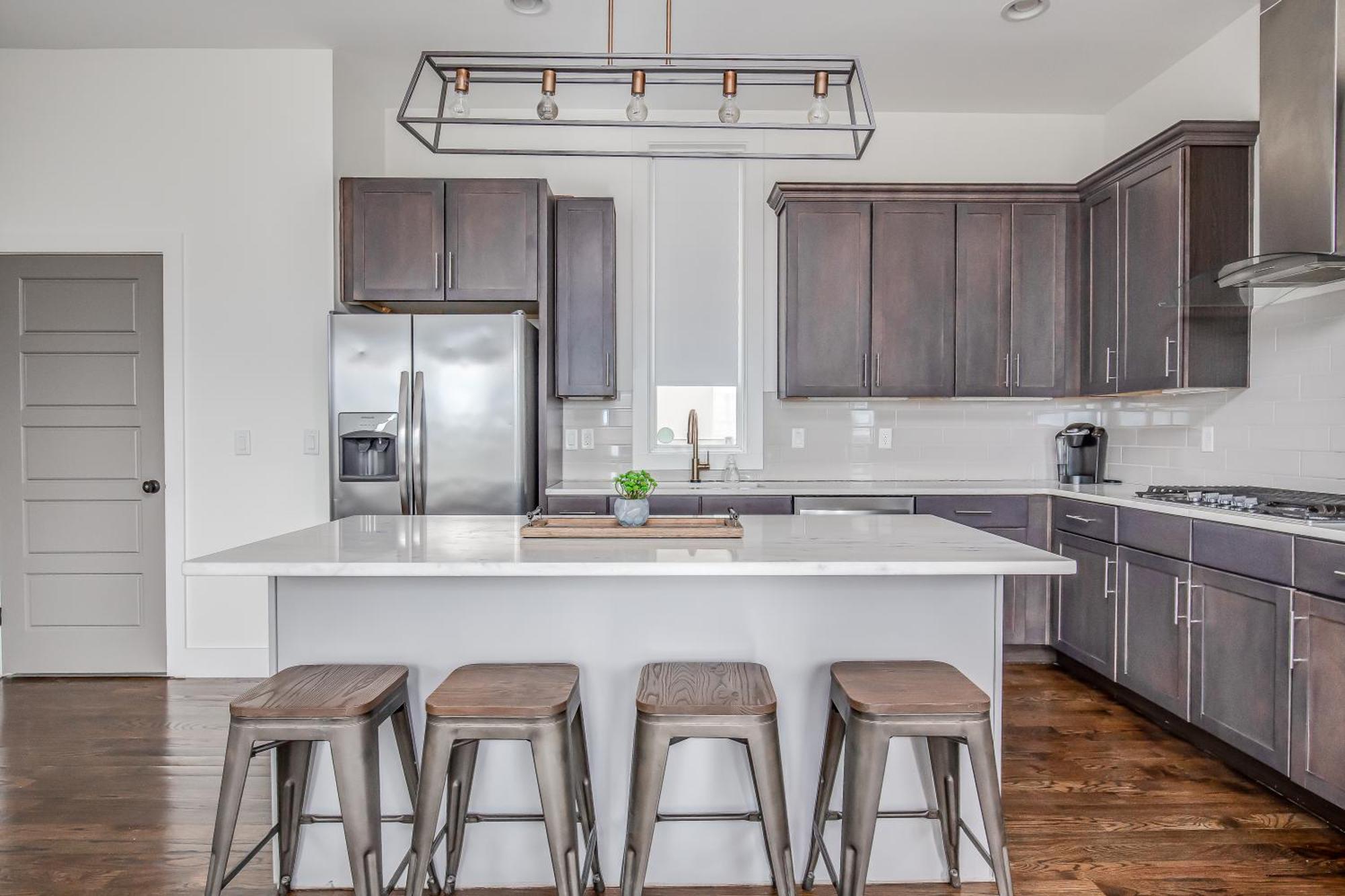 Whiskey House With Rooftop Golf, City Views! 8Min To Downtown! Sleeps 9! Nashville Eksteriør bilde