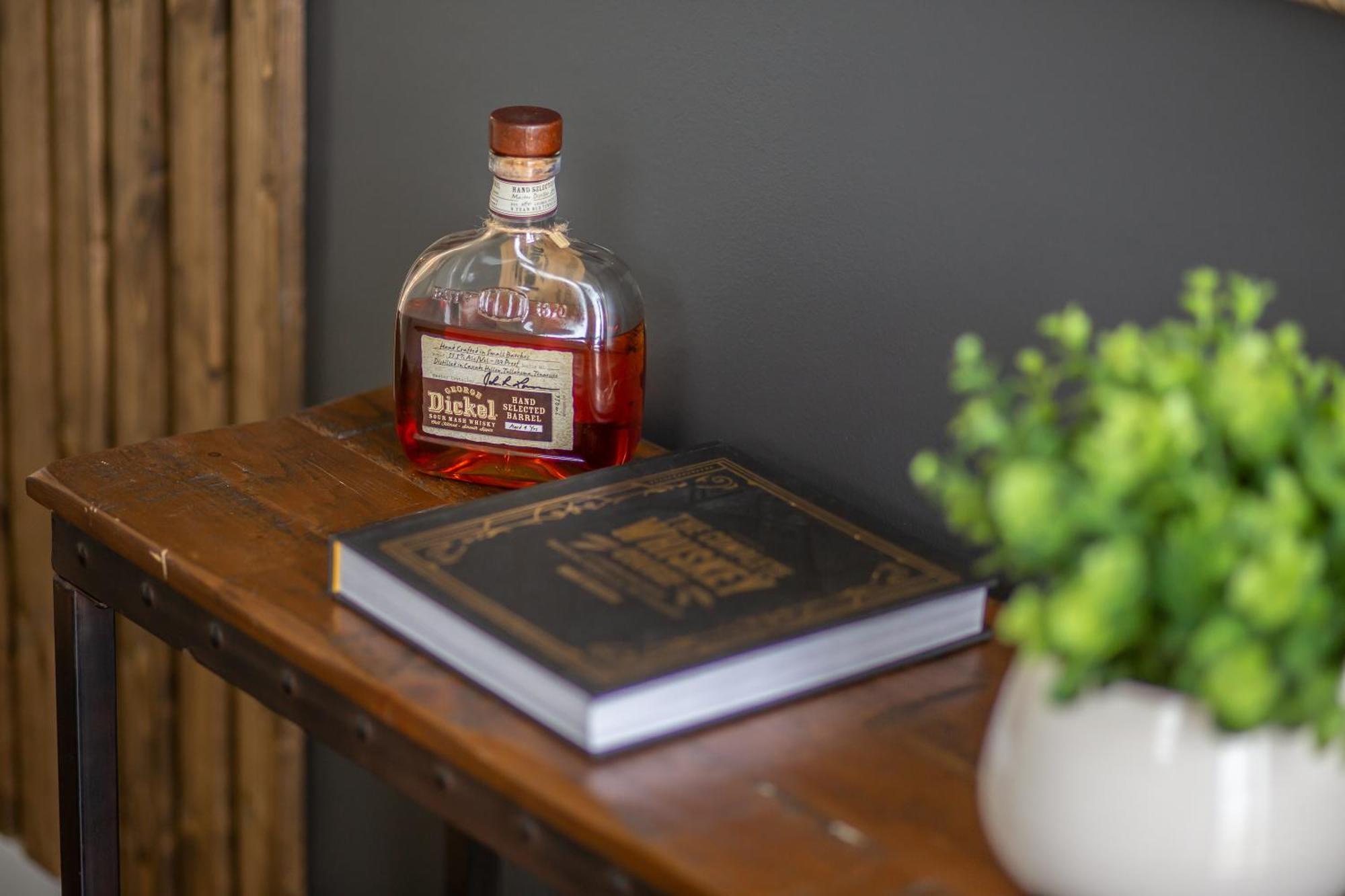 Whiskey House With Rooftop Golf, City Views! 8Min To Downtown! Sleeps 9! Nashville Eksteriør bilde