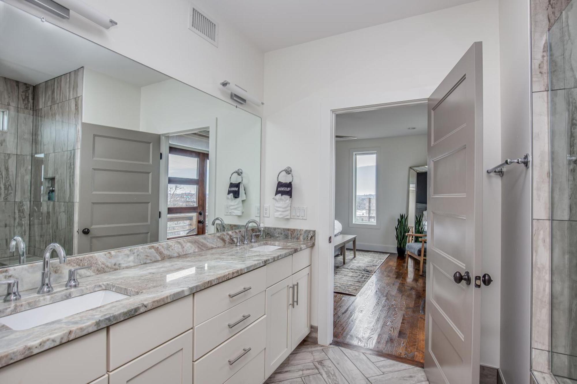 Whiskey House With Rooftop Golf, City Views! 8Min To Downtown! Sleeps 9! Nashville Eksteriør bilde